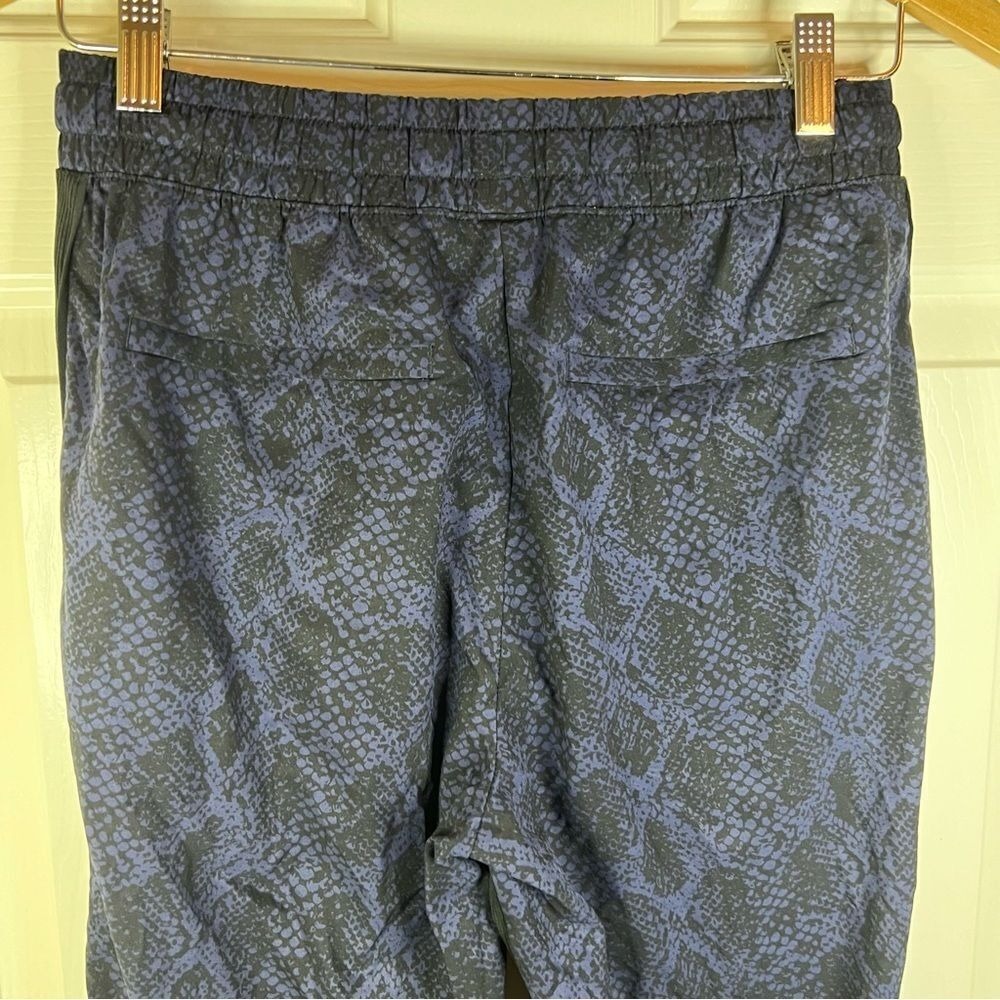 Athleta Brooklyn Blue Python Print Jogger Size 4 … - image 4
